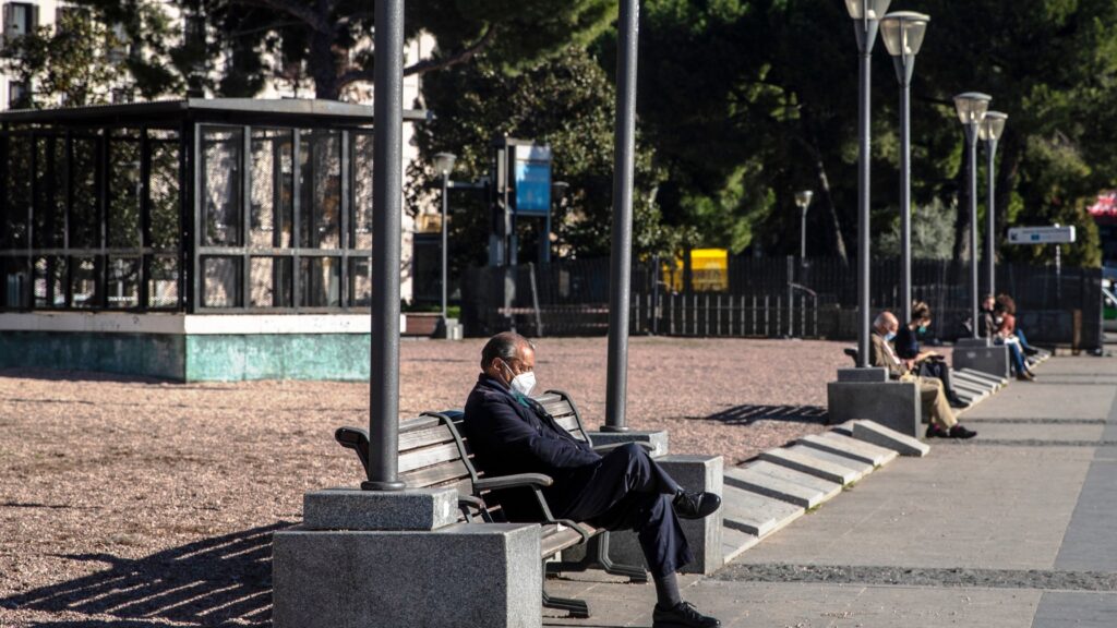 Βατόπουλος: Πολλούς νεκρούς θα έχουμε για καιρό - Δεν εφαρμόζεται το lockdown (Video) - Media