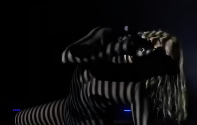 Βραβεία ΑΜΑ: Πιο προκλητική από ποτέ η Τζένιφερ Λόπεζ - Η σέξι εμφάνιση και ο αισθησιακός χορός της (Video/Photos) - Media