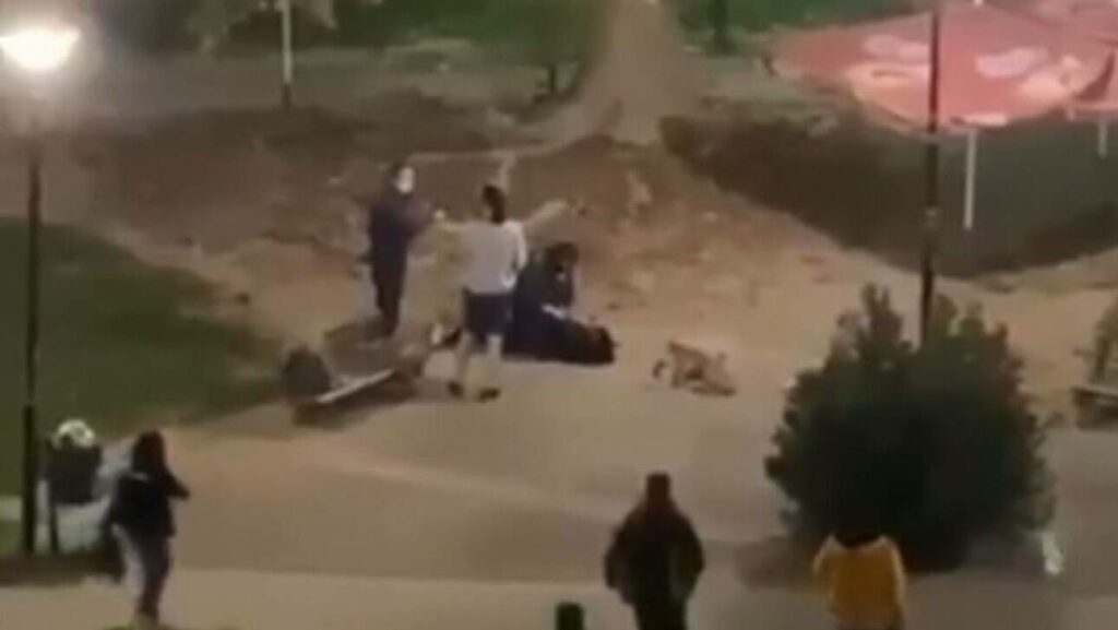 Νέο ντοκουμέντο από τη βίαιη σύλληψη στην Καρδίτσα: Χωρίς μάσκα ο αστυνομικός (Video) - Media