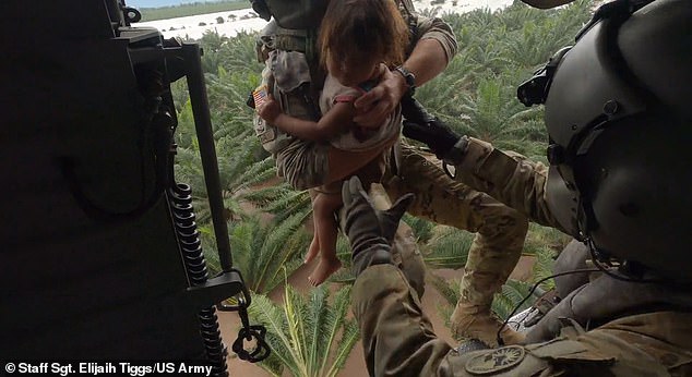 Καρέ καρέ η συγκλονιστική διάσωση κοριτσιού με ελικόπτερο από πλημμυρισμένο δάσος (Video) - Media