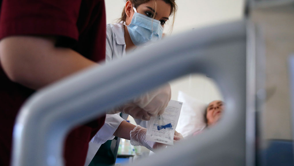 Κορωνοϊός: Αρνητικό ρεκόρ με 121 θανάτους - Στα 1.747 τα νέα κρούσματα και 606 οι διασωληνωμένοι - Media