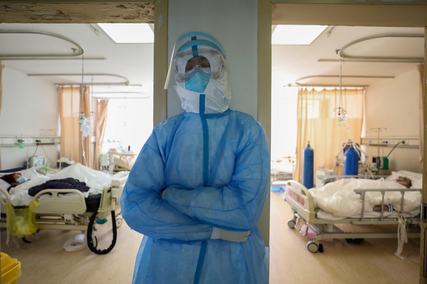 Απίστευτο και όμως Ελληνικό: Οι βουλευτές γιατροί που πήγαν εθελοντικά στα νοσοκομεία έφυγαν άπραγοι λόγω… αστικής ευθύνης - Media