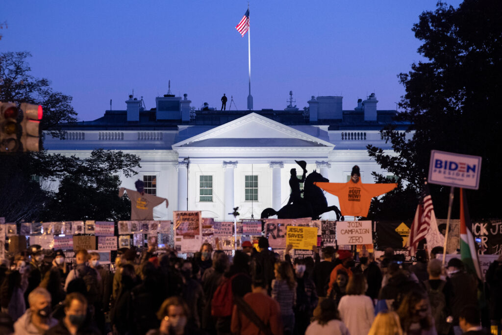 ΗΠΑ: Μαζικές διαδηλώσεις σε Ουάσιγκτον και Πόρτλανt (Videos) - Media