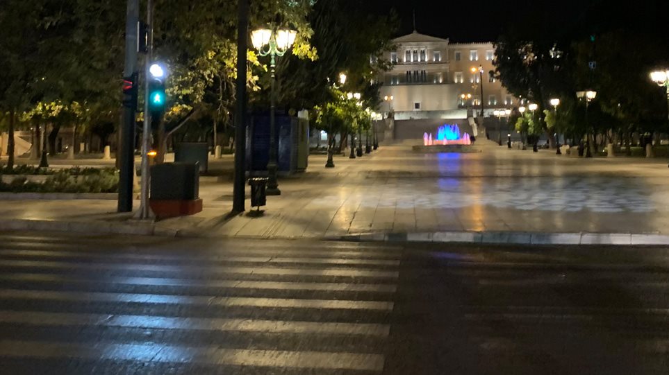 Έρημη πόλη η Αθήνα - Σε ισχύ τα μέτρα απαγόρευσης κυκλοφορίας - Μπλόκα παντού (Photos) - Media