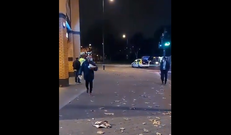Συναγερμός στο Λονδίνο: Αυτοκίνητο έπεσε σε κτίριο αστυνομικού τμήματος - Μια σύλληψη (Video) - Media
