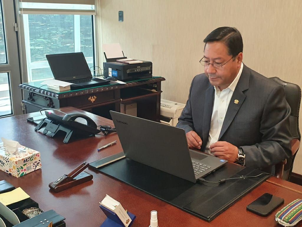 Βολιβία: Ο νέος πρόεδρος παραδίδει και μαθήματα στο πανεπιστήμιο από το Προεδρικό Μέγαρο (Photos) - Media