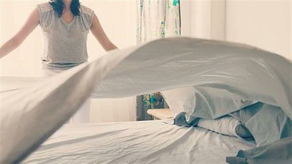 Γιατί δεν πρέπει να στρώνεις το κρεβάτι σου αμέσως μόλις ξυπνάς - Media