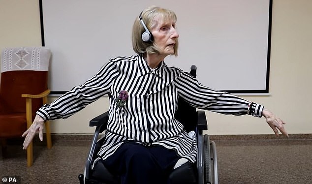 Συγκίνηση: Μπαλαρίνα με αλτσχάιμερ ακούει τη Λίμνη των Κύκνων και θυμάται ξανά τις κινήσεις της (Video) - Media