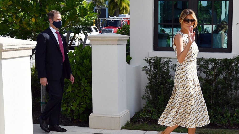 Με Gucci φόρεμα και χωρίς μάσκα πήγε να ψηφίσει η Μελάνια Τραμπ (Photos) - Media