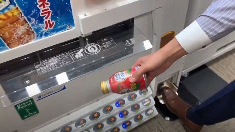 Η λύση λόγω κορωνοϊού στους αυτόματους πωλητές έρχεται από την Ιαπωνία – Λειτουργούν μόνο με το πόδι (Video) - Media