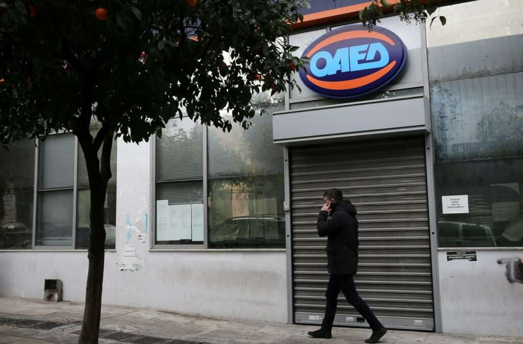 ΟΑΕΔ: Ανοίγει σήμερα η πλατφόρμα για το επίδομα των 400 ευρώ - Ποιοι το δικαιούνται - Media