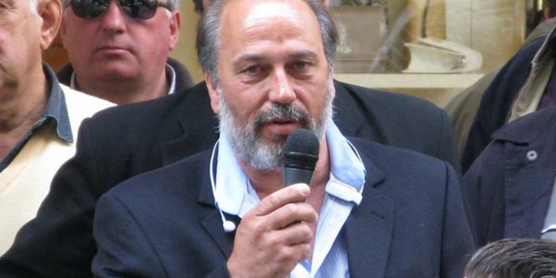 Π. Μόσχος: Να επιτραπεί στις λαϊκές αγορές η πώληση λουλουδιών και ειδών ένδυσης - Media