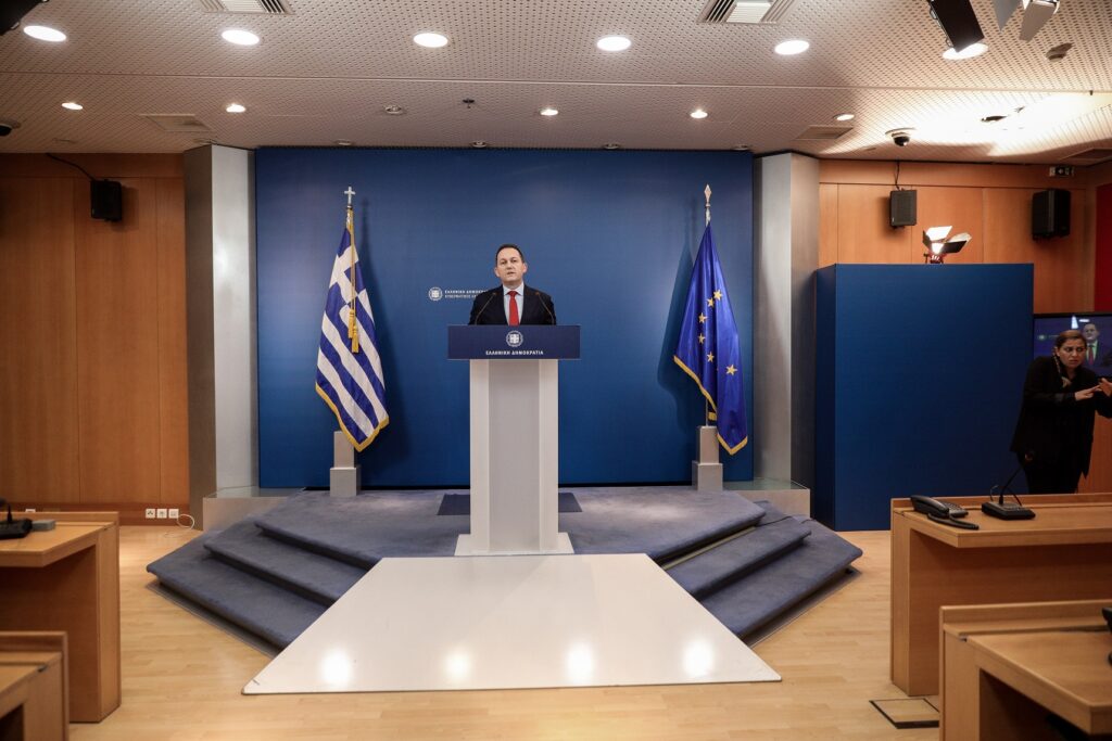 Aύξηση θανάτων-διασωληνωμένων και σημαντική πίεση στο ΕΣΥ αναμένει η κυβέρνηση - Media