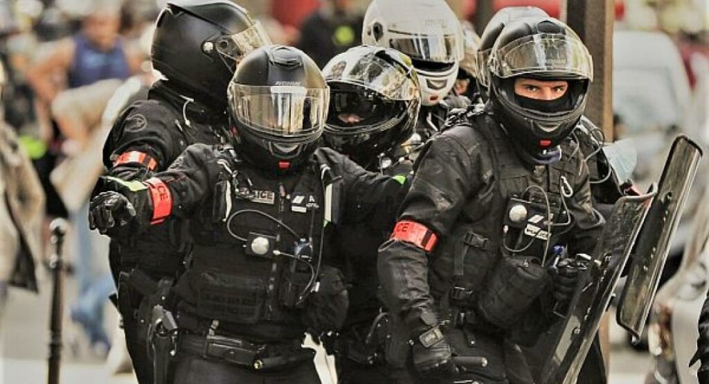 Γαλλία: Στους δρόμους κατά του νομοσχεδίου που περιορίζει τη μετάδοση εικόνων αστυνομικών - Media