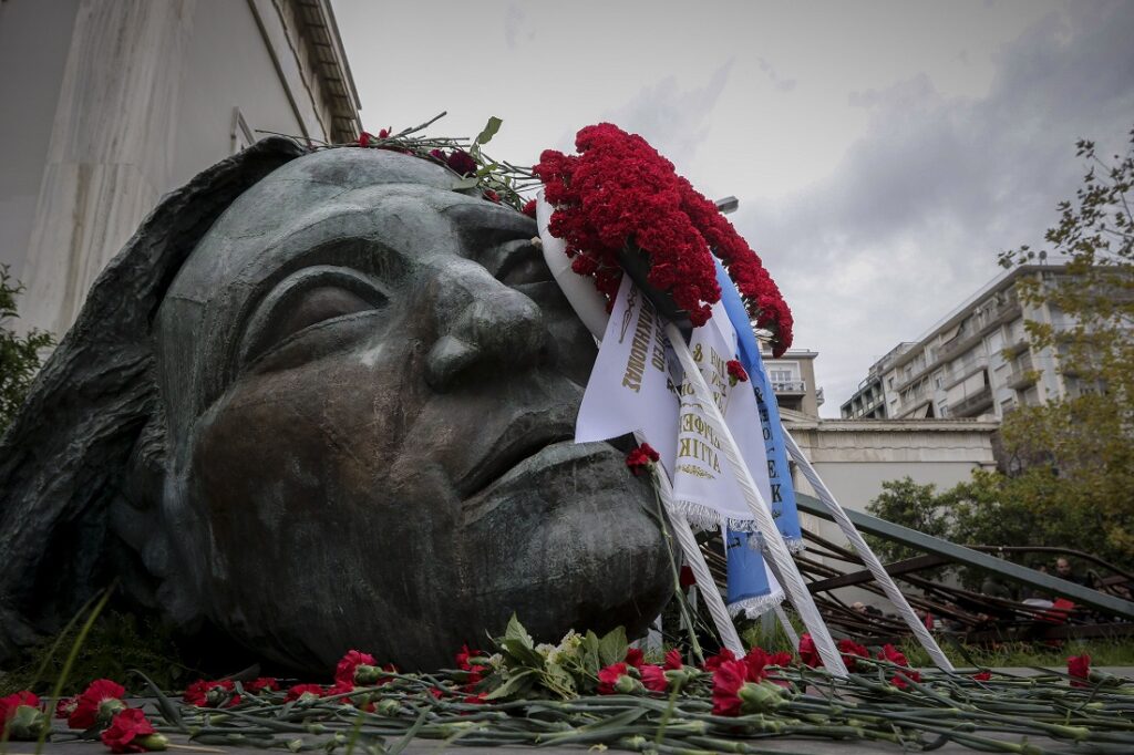 Πηγές ΣΥΡΙΖΑ για επέτειο Πολυτεχνείου: Συμβολική πορεία προς πρεσβεία ΗΠΑ - Η κυβέρνηση ποντάρει στην ένταση - Media