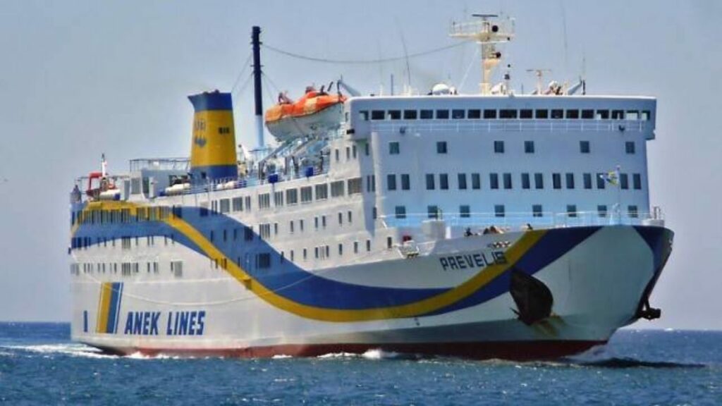 Περιπέτεια με το πλοίο Πρεβελης – Έχασε τη μία άγκυρα στο λιμάνι της Καρπάθου - Media