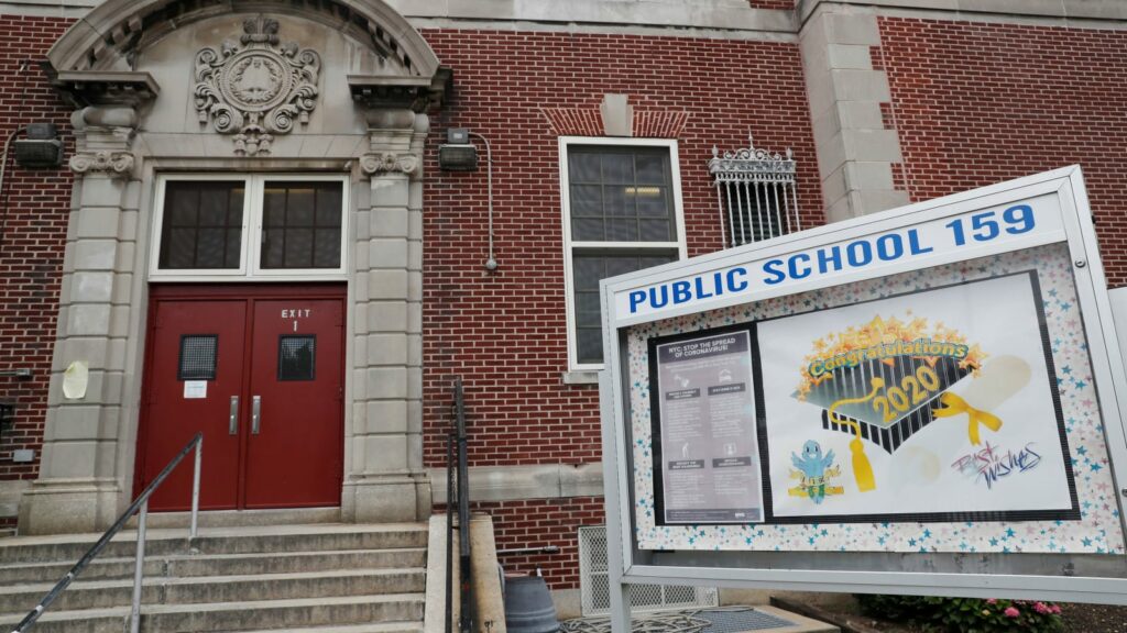 ΗΠΑ-κορονοϊός: Κλείνουν τα δημόσια σχολεία της Νέας Υόρκης καθώς τα κρούσματα αυξάνονται - Media