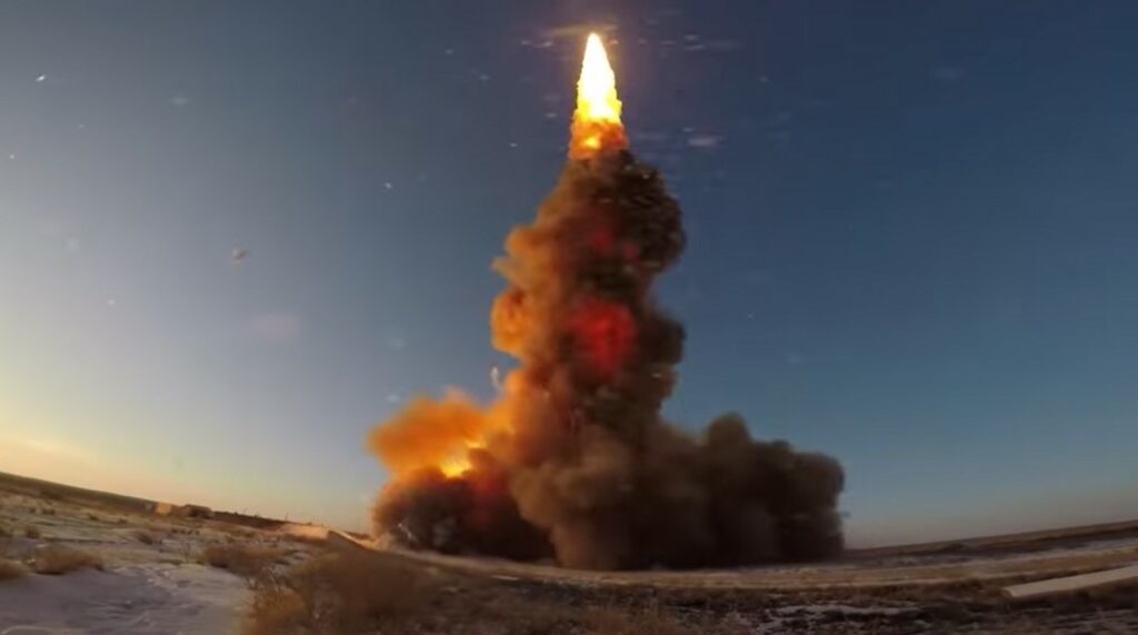 Η ρωσική αρκούδα «βρυχάται»: Δοκιμή αντιβαλλιστικού πυραύλου στο Καζακστάν (Video) - Media