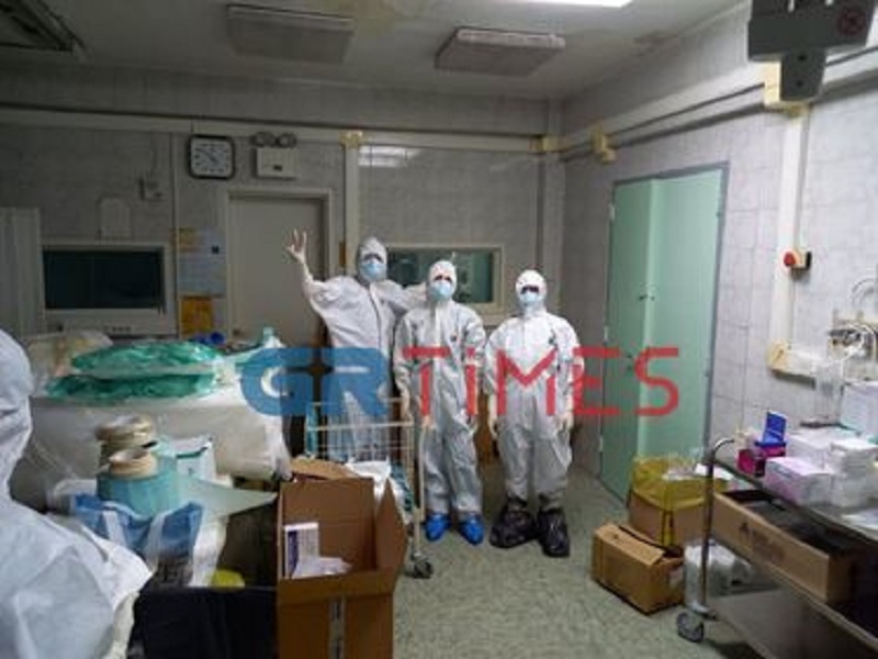 Πρόεδρος ΠΟΕΔΗΝ: Μπαίνουν στις κλινικές Covid-19 με σκουπιδοσακούλες στα πόδια - Media