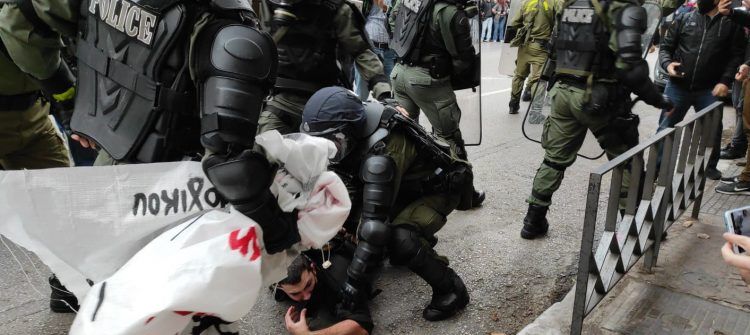 Επέτειος Πολυτεχνείου: Επίθεση της αστυνομίας και στη Θεσσαλονίκη - 94 πρόστιμα, έξι συλλήψεις και 28 προσαγωγές - Media