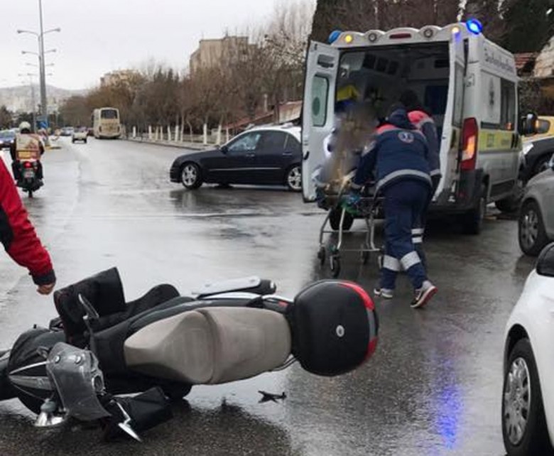 Τροχαίο ατύχημα με τραυματία έναν δικυκλιστή στην Νεάπολη Θεσσαλονίκης - Media