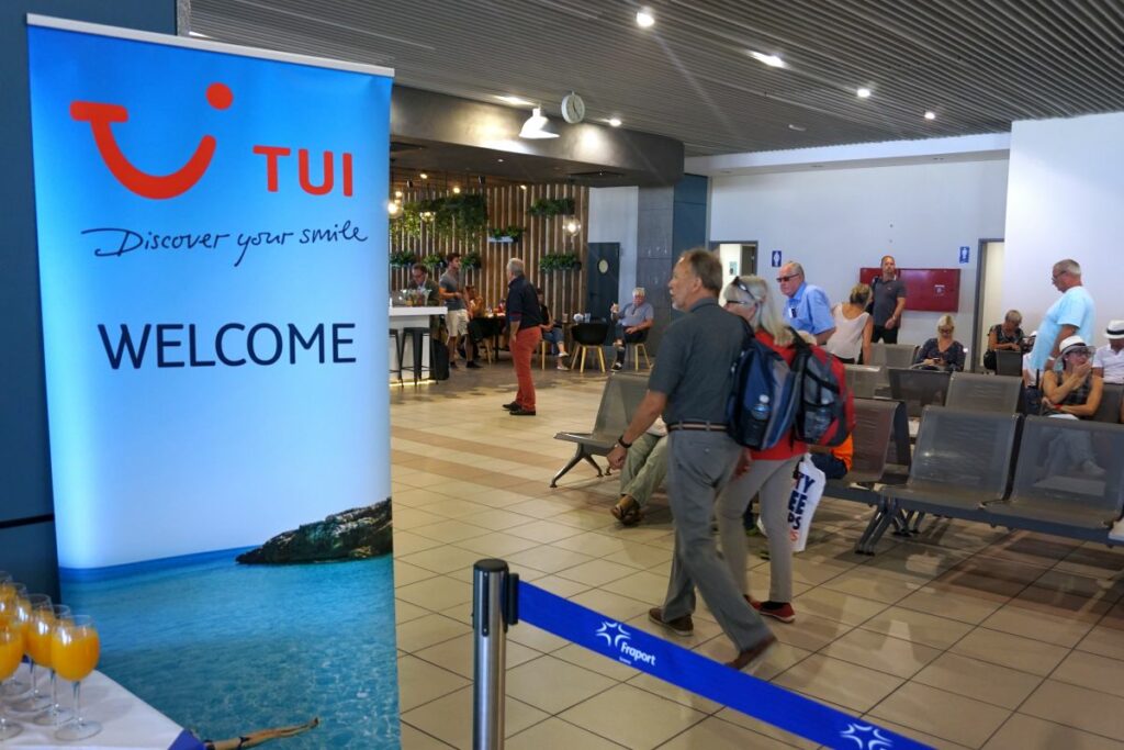 Σκληρό χτύπημα TUI στους Έλληνες ξενοδόχους: Κίνδυνος λουκέτων λόγω αποπληρωμής ως τον... Μάρτιο 2021 - Media