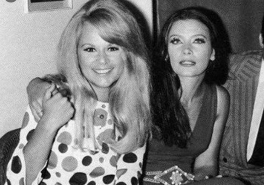 Όταν η Καρέζη πήγε στο δικαστήριο ως μάρτυρας υπεράσπισης της Βουγιουκλάκη - Media