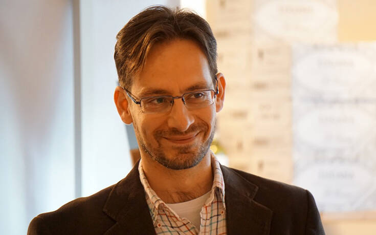 Έφυγε από τη ζωή ο ποιητής Δημήτρης Ελευθεράκης - Media