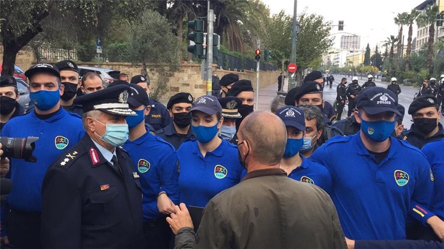 Πολυτεχνείο: Αστυνομικό «μπλόκο» στον Βαρουφάκη - Έκανε πορεία προς την αμερικανική πρεσβεία (Videos/Photos) - Media