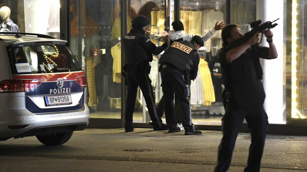 Επίθεση στη Βιέννη: Ταυτοποιήθηκαν οι τέσσερις νεκροί και οι 23 τραυματίες - Media