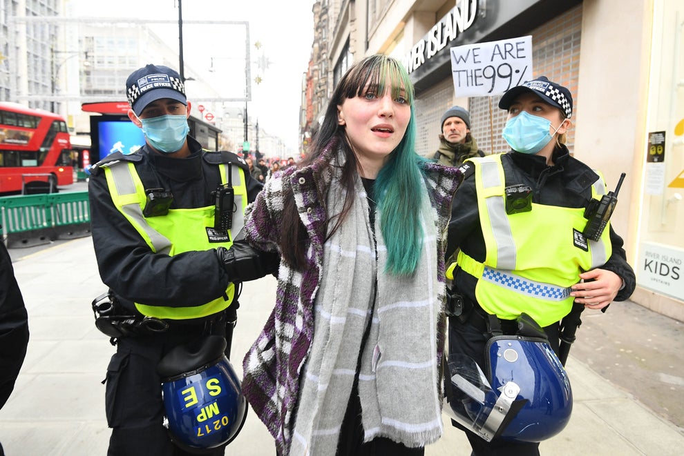 Βρετανία: Δεκάδες συλλήψεις κατά την διάρκεια διαδηλώσεων εναντίον των περιοριστικών μέτρων - Media