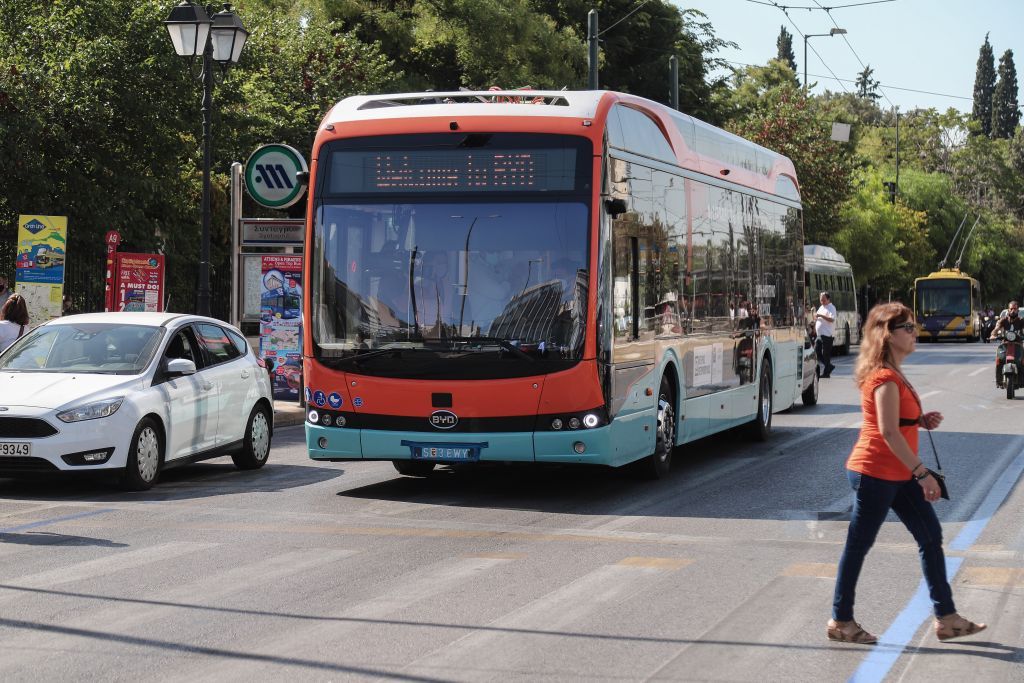 Ηλεκτρικό λεωφορείο στη γραμμή του τρόλεϊ  Κυψέλη – Παγκράτι - Media