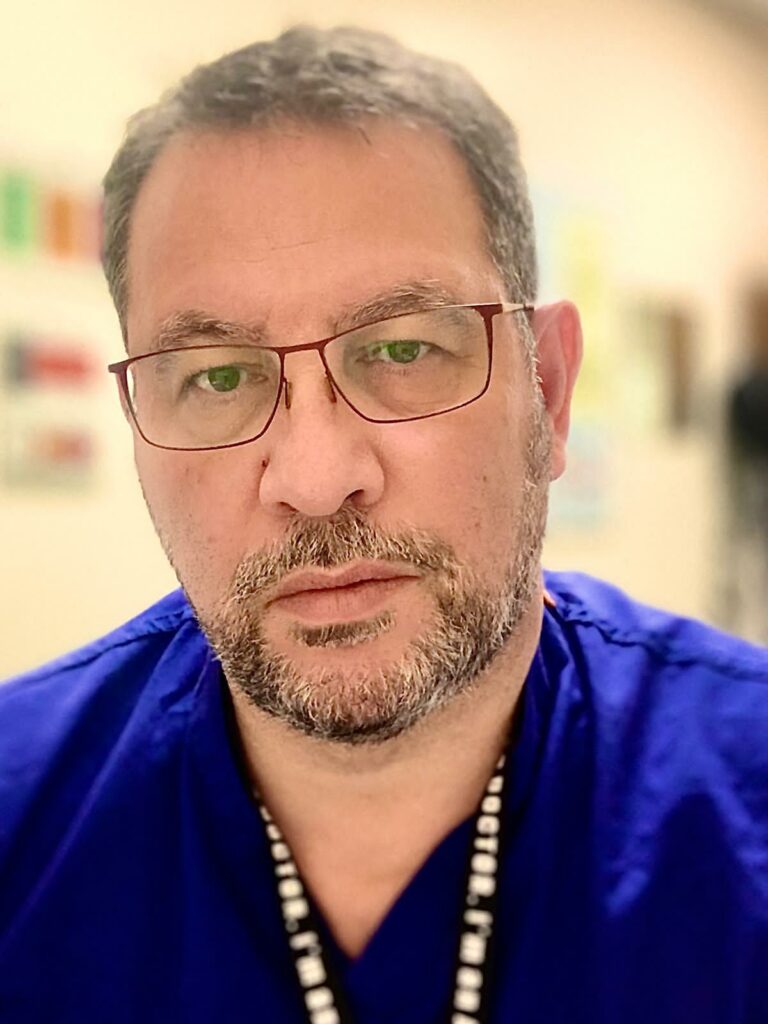 Γ. Σακελλίων: Αστείες οι όποιες παρενέργειες του εμβολίου σε σχέση με τη διασωλήνωση και τη ΜΕΘ - Media