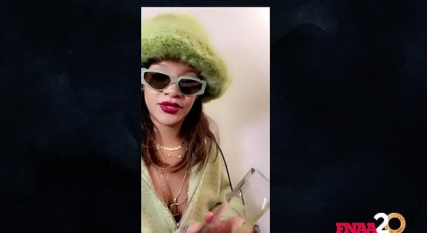 Εκκεντρική εμφάνιση από την Rihanna (Photos) - Media