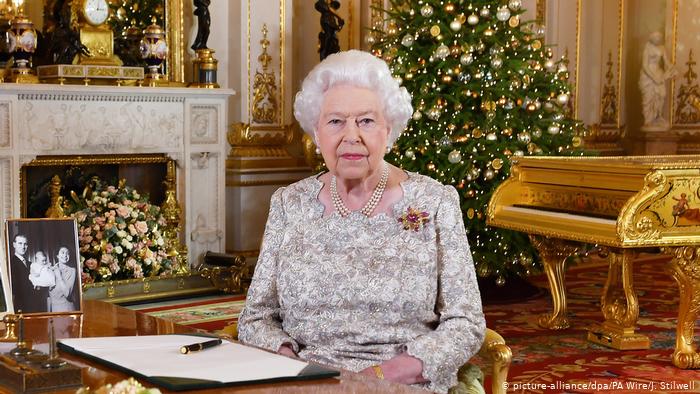 Το μενού της βασίλισσας Ελισάβετ τα Χριστούγεννα: Τι σιχαίνεται και τι απαγορεύει - Media