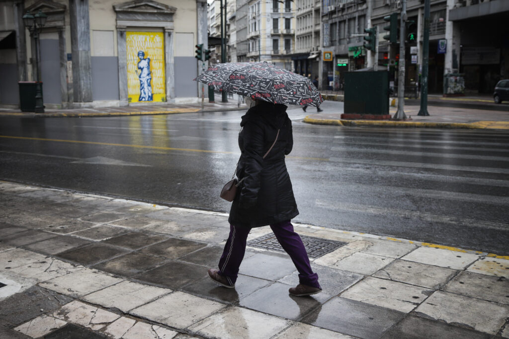 Καιρός: Ισχυρές βροχοπτώσεις στην Αττική - Έντονα φαινόμενα και κίνηση στους δρόμους (Χάρτες) - Media