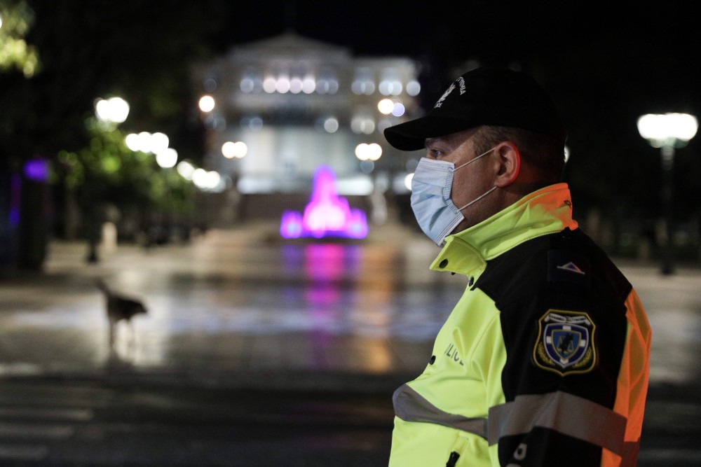 Με μέτρα Χριστουγέννων και η Πρωτοχρονιά – Χιλιάδες αστυνομικοί στους δρόμους, αυστηροί έλεγχοι - Media