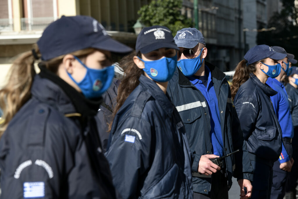 Κορωνοϊός-Κρήτη: Έστησαν γλέντι αρραβώνα με 40 καλεσμένους παρά το lockdown - Η νύφη ήταν αστυνομικός - Media