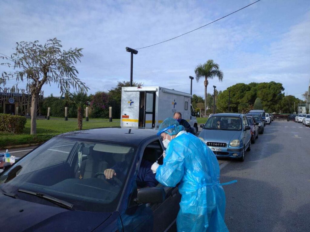 Κορωνοϊός: 9 θετικοί στα Drive Through Testing του ΕΟΔΥ - Media