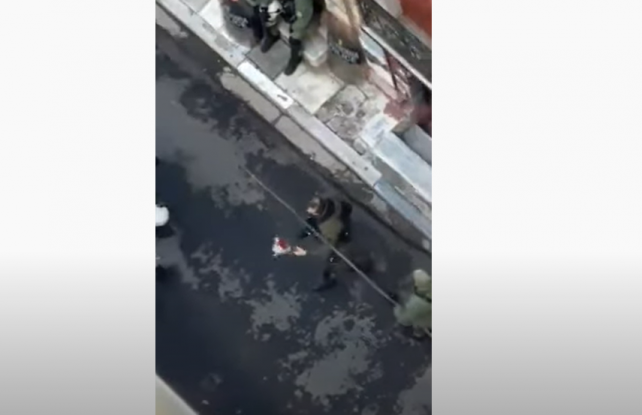 ΕΛ.ΑΣ.: Έρευνα για τον αστυνομικό των ΜΑΤ που κατέστρεψε ανθοδέσμη στο μνημείο του Αλ. Γρηγορόπουλου - Media
