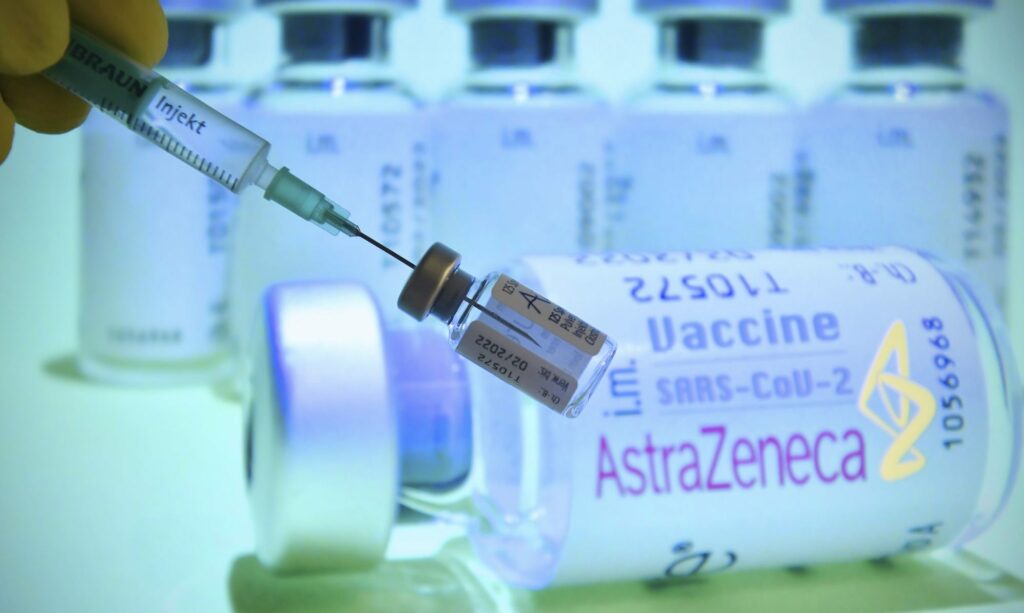 «Χαμός» με το εμβόλιο AstraZeneca: Ο Τζόνσον πανηγυρίζει, επιστήμονας μιλά για «αποπροσανατολισμό» - Media