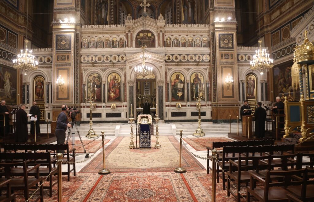 Κορωνοϊός: Εκδόθηκε το ΦΕΚ για εκκλησίες και ρεβεγιόν - Τι προβλέπει (PDF) - Media