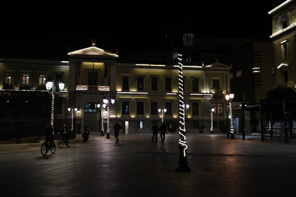 Κορωνοϊός: Η δύσκολη εξίσωση άρσης του lockdown - Ο γρίφος για τα σχολεία, το λιανεμπόριο, την εστίαση - Media