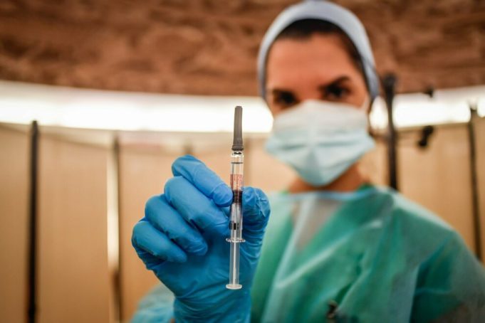 Ευρώπη: Ανοίγει η συζήτηση για τον υποχρεωτικό εμβολιασμό - Media