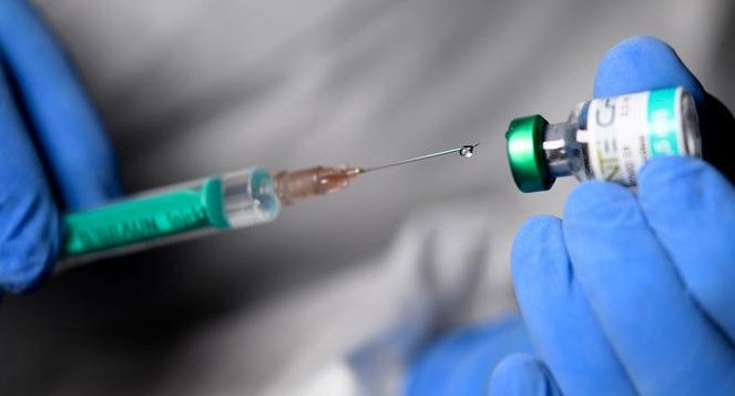 Καταγγελία ΟΕΝΓΕ: Αναβλήθηκαν 470 εμβολιασμοί υγειονομικών - Τι απαντά το υπ. Υγείας - Media