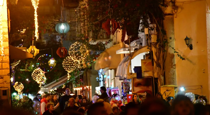 Χριστούγεννα σε Πελοπόννησο και Αιτωλοακαρνανία - Όλα τα έθιμα (Photo) - Media