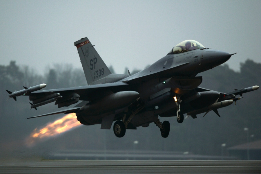 Ώρες αγωνίας στο Μίσιγκαν: Συνετρίβη F-16, αναζήτηση για τον πιλότο - Media