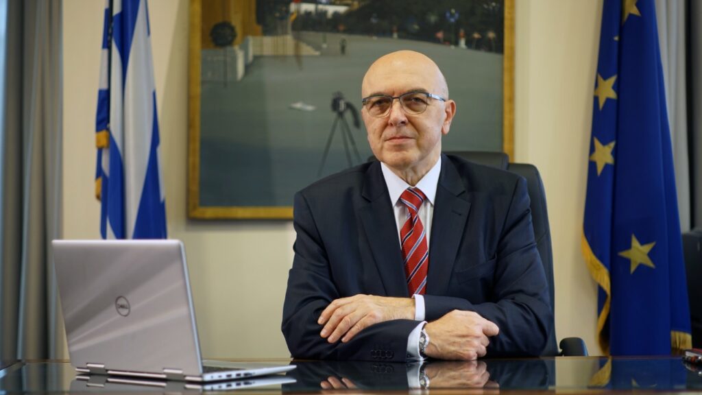 Υφυπουργός Εξωτερικών: «Η μητέρα μου, 91 ετών, διαγνώστηκε θετική στον κορωνοϊό» - Media