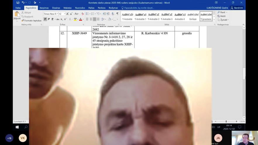 Λιθουανία: Βουλευτής πολέμιος των ΛΟΑΤΚΙ πιάστηκε παρέα με γυμνό άνδρα - Τον «πρόδωσε» η κάμερα (Video) - Media