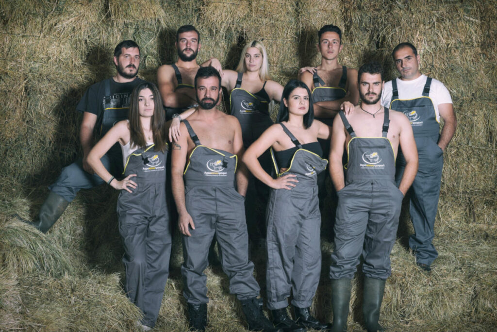 Σκοπιά Φαρσάλων: Οι αγρότες επιστρέφουν μαζί με... αγρότισσες σε νέο «βουκολικό» ημερολόγιο (Photos) - Media